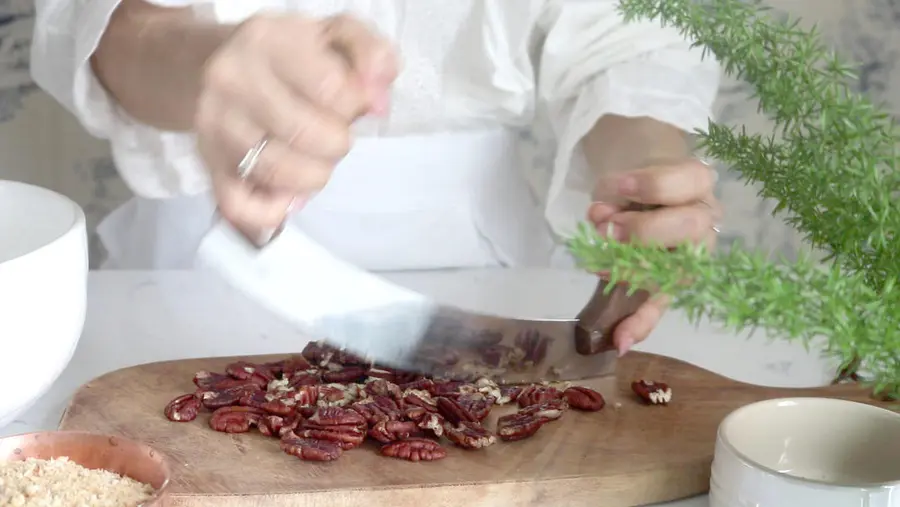 Traditional British no-bake Christmas pudding step 0