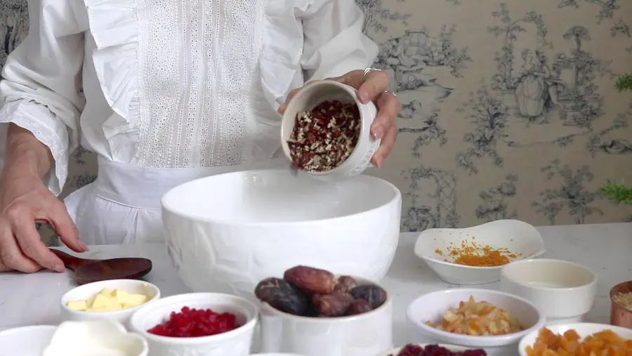 Traditional British no-bake Christmas pudding step 0