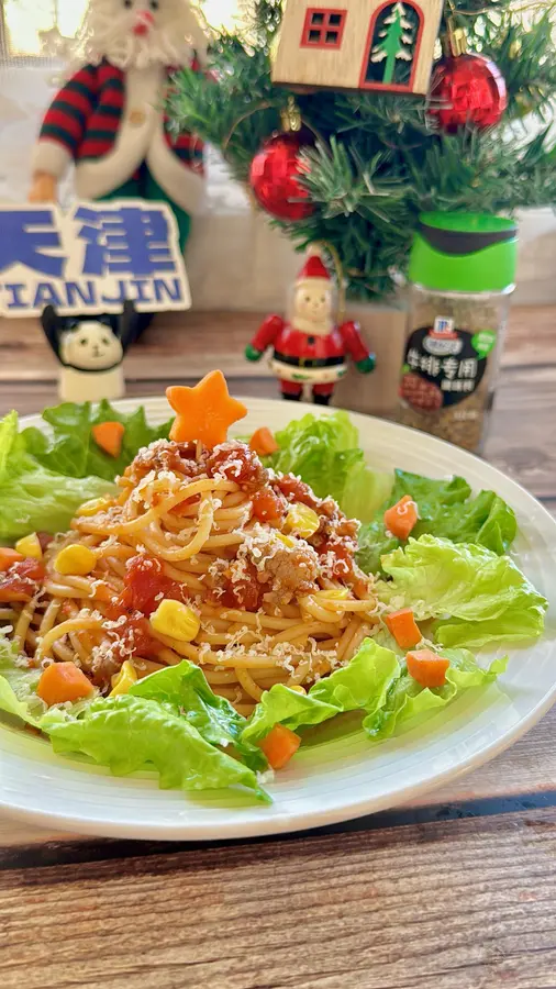 ✨ Christmas ritual pasta   with tomato bolognese on the Christmas table