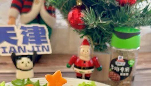 ✨ Christmas ritual pasta   with tomato bolognese on the Christmas table