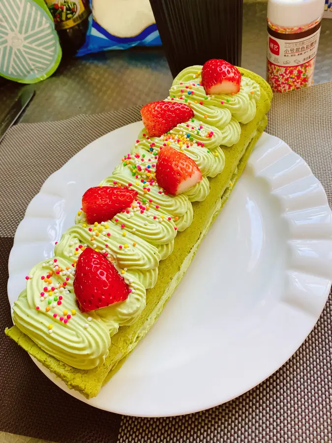 Christmas season , a little fresh matcha series of Swiss rolls , I hope that the arrival of Christmas and New Year's Day will bring us good luck â˜€ï¸ step 0