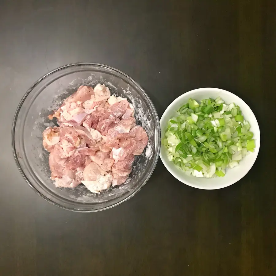 Japanese-style grilled chicken with green onion at the late-night cafeteria step 0