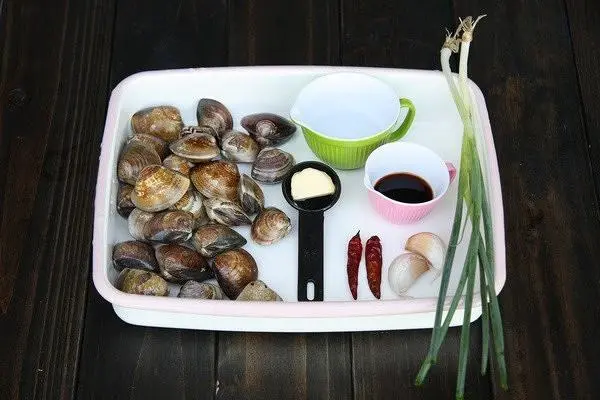 Steamed clams with wine - late-night cafeteria step 0