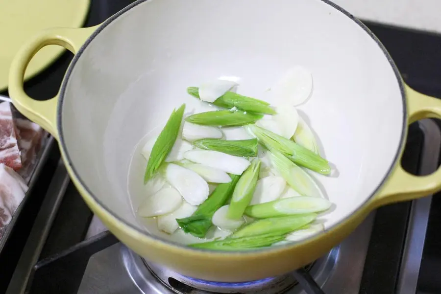 Kimchi tofu pot step 0