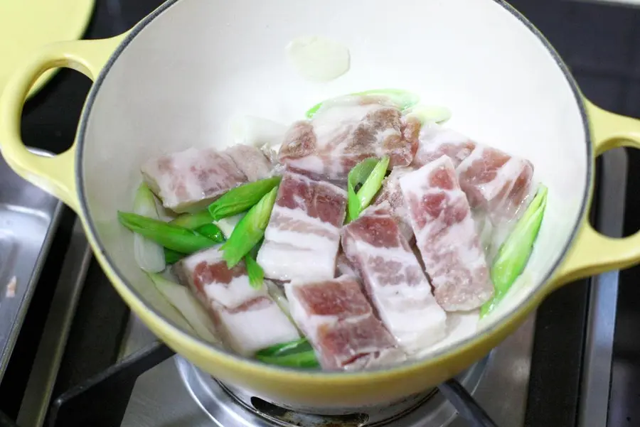 Kimchi tofu pot step 0