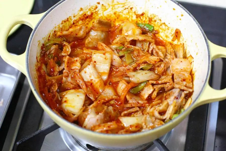 Kimchi tofu pot step 0