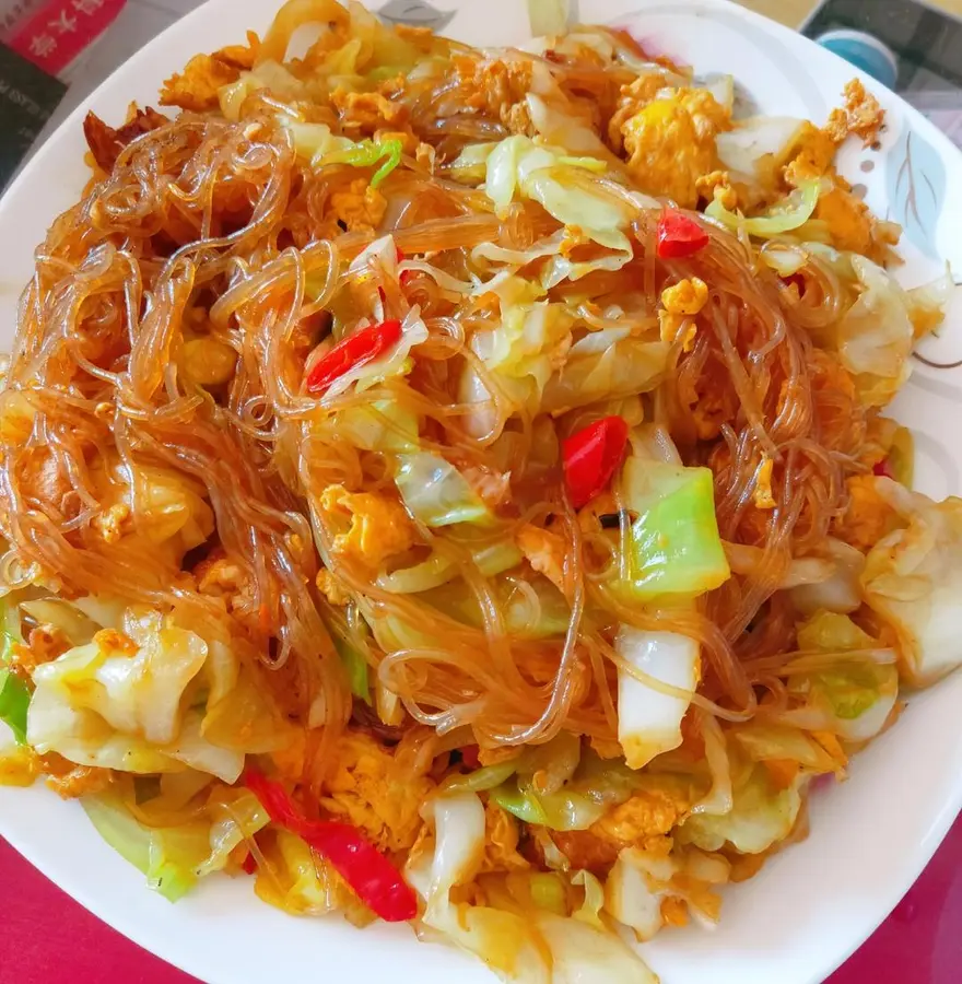 Taste of the university cafeteria: scrambled eggs with cabbage vermicelli step 0