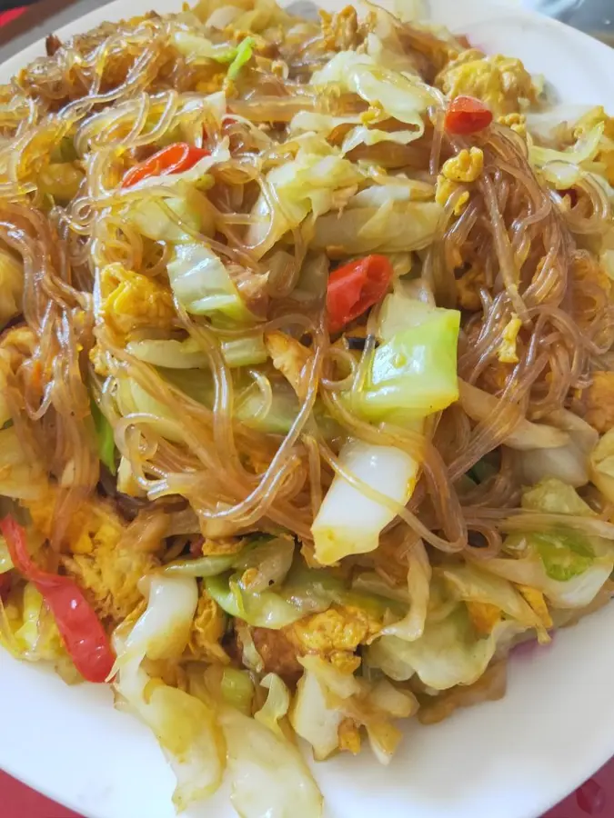 Taste of the university cafeteria: scrambled eggs with cabbage vermicelli step 0