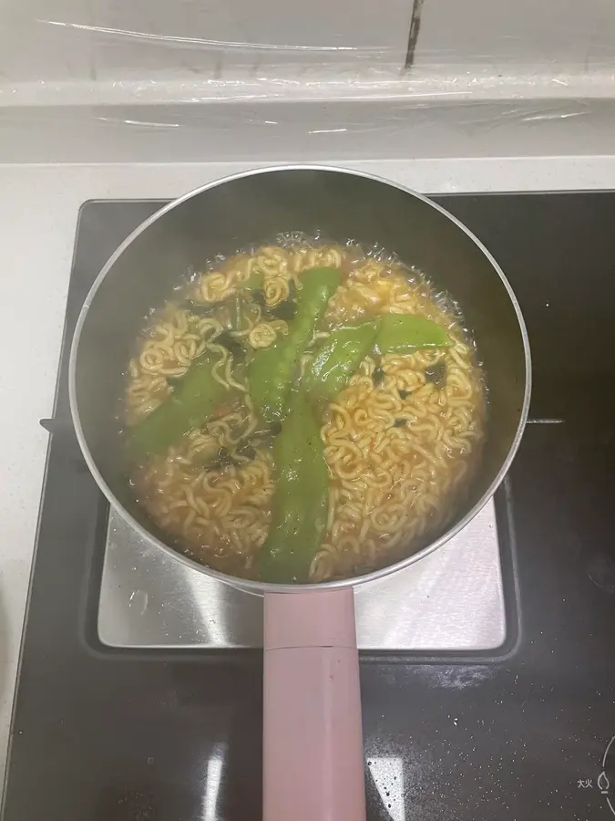 Late-night cafeteria - steaming boiled instant noodles step 0