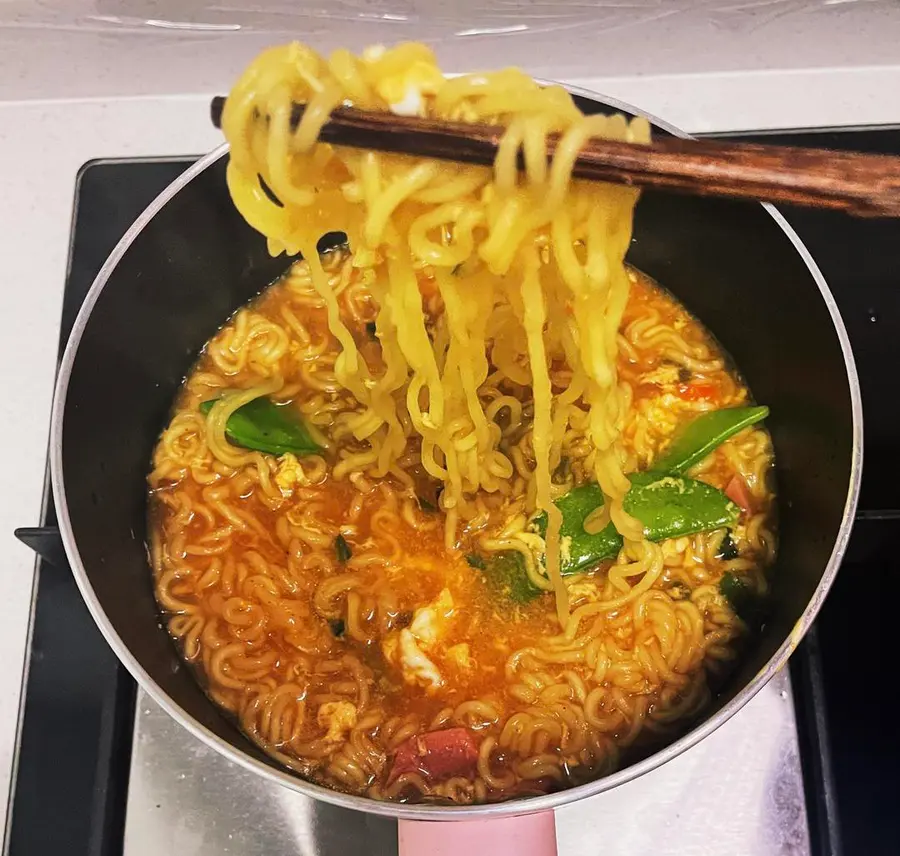 Late-night cafeteria - steaming boiled instant noodles