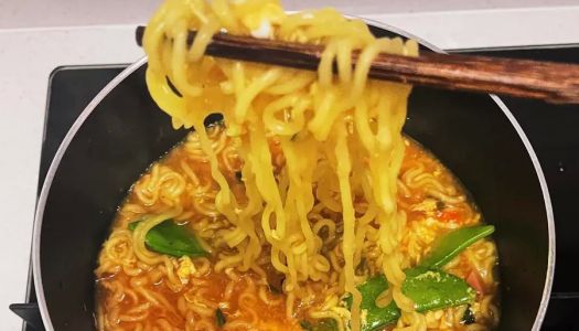 Late-night cafeteria - steaming boiled instant noodles