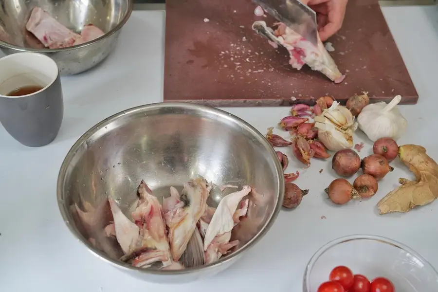 Fish head in a pot step 0