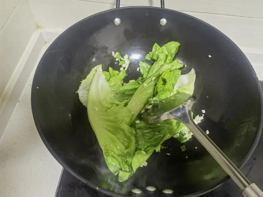 Late-night cafeteria â€” fried instant noodles step 0