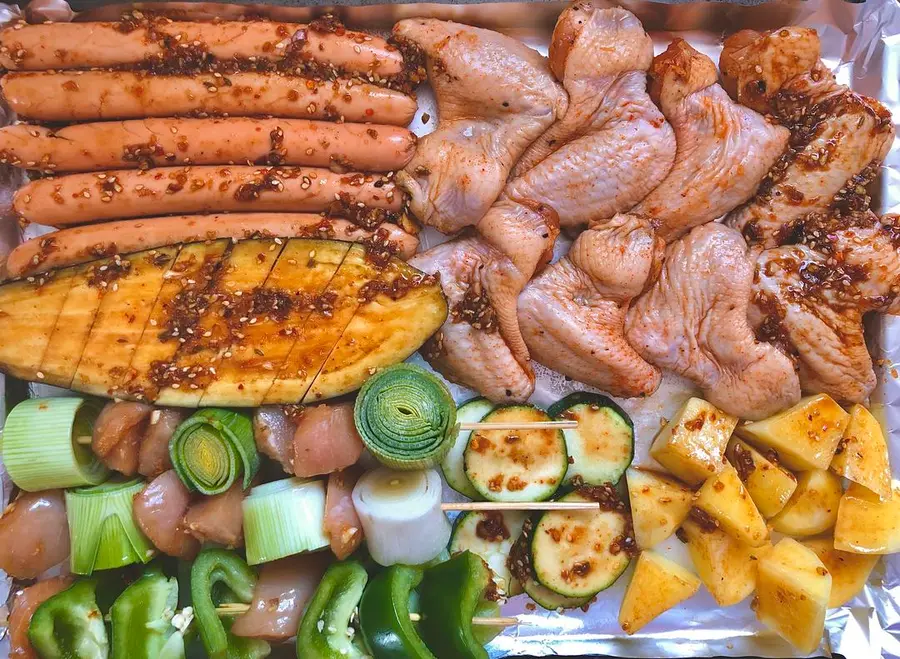 Healthy low-fat oven version of family barbecue|#Healthymeals# (with teriyaki chicken and green onion skewer recipe) step 0