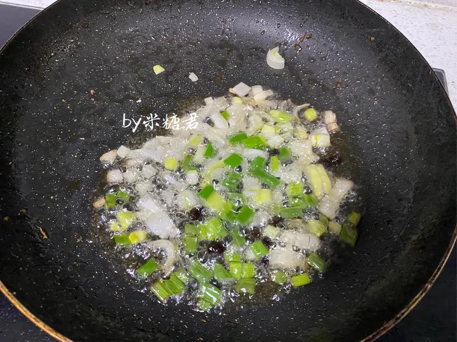 Late-night canteen: fried steamed buns (leftover steamed buns to eat) step 0