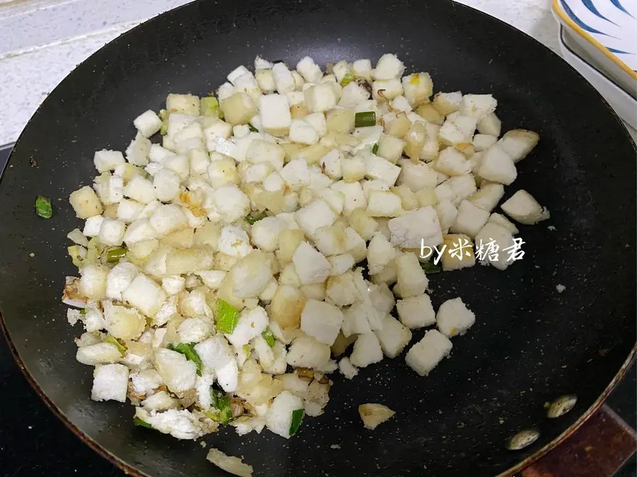 Late-night canteen: fried steamed buns (leftover steamed buns to eat) step 0