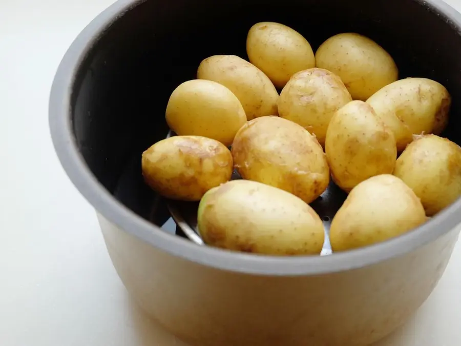 ã€Late-night cafeteriaã€‘Butter potatoes (Hokkaido local cuisine) step 0