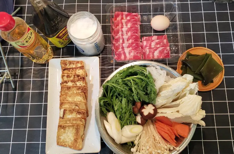 Simple and fast to eat Japanese-style sukiyaki step 0