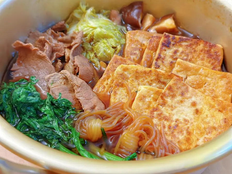 Simple and fast to eat Japanese-style sukiyaki step 0