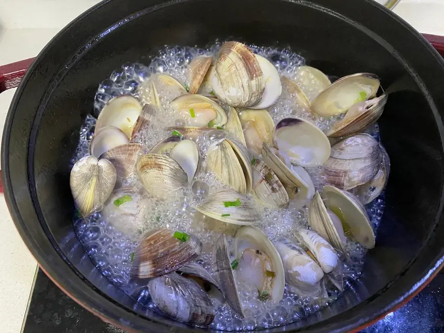 Sake boiled clams (late-night cafeteria) step 0