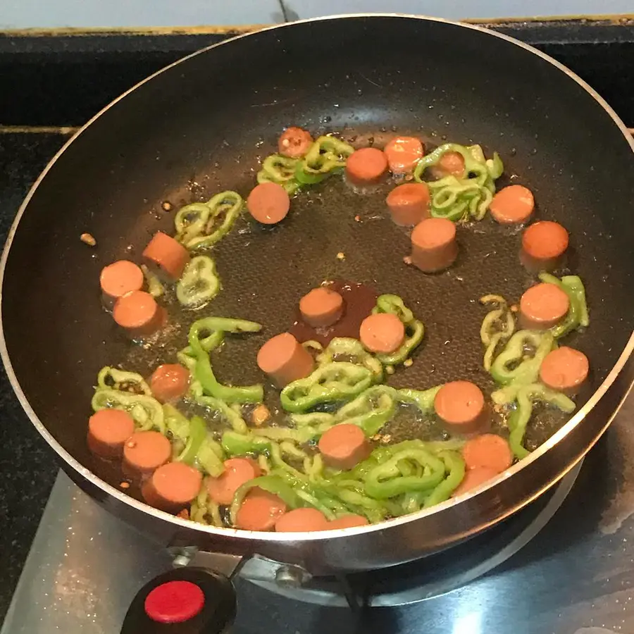 Stir-fried instant noodles  with the soul of a late-night instant noodle master step 0