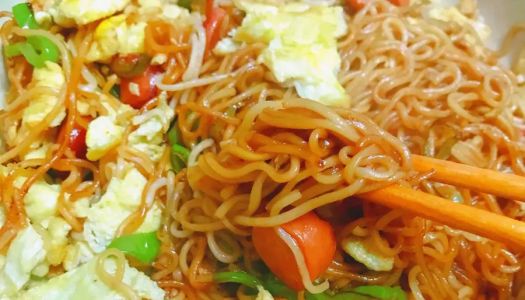 Stir-fried instant noodles  with the soul of a late-night instant noodle master