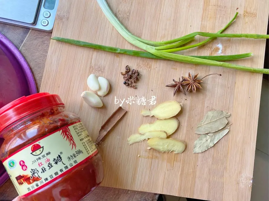 Late-night cafeteria: steaming braised pork rib noodles step 0