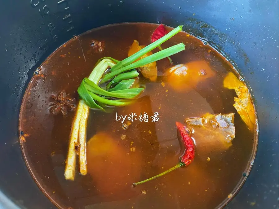 Late-night cafeteria: steaming braised pork rib noodles step 0