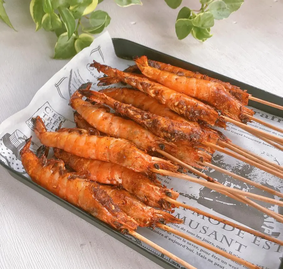 Cumin grilled prawns in a late-night cafeteria step 0