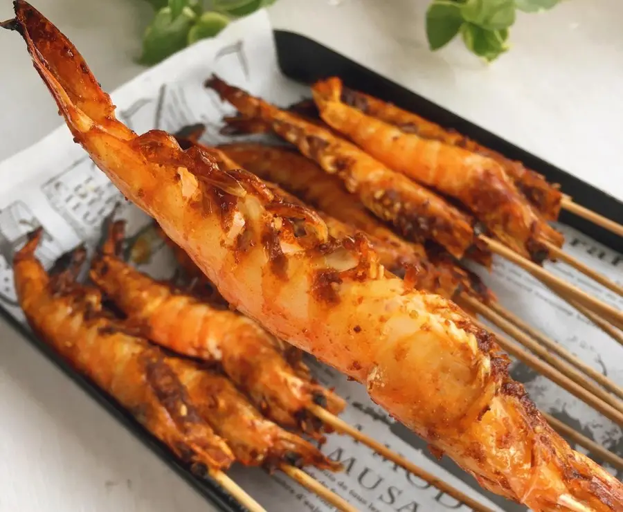 Cumin grilled prawns in a late-night cafeteria step 0