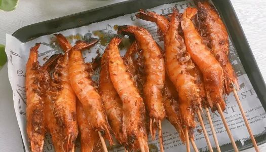 Cumin grilled prawns in a late-night cafeteria