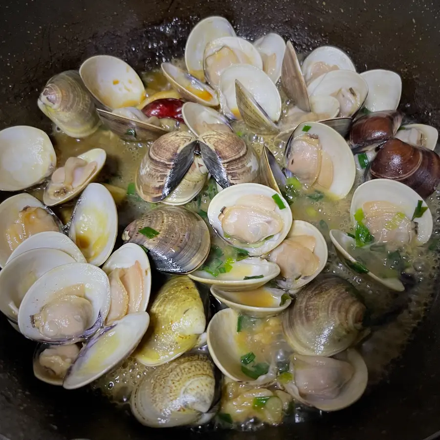 Late-night canteen wine steamed clams, super fresh step 0