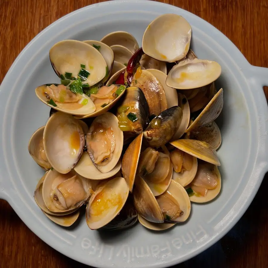 Late-night canteen wine steamed clams, super fresh step 0