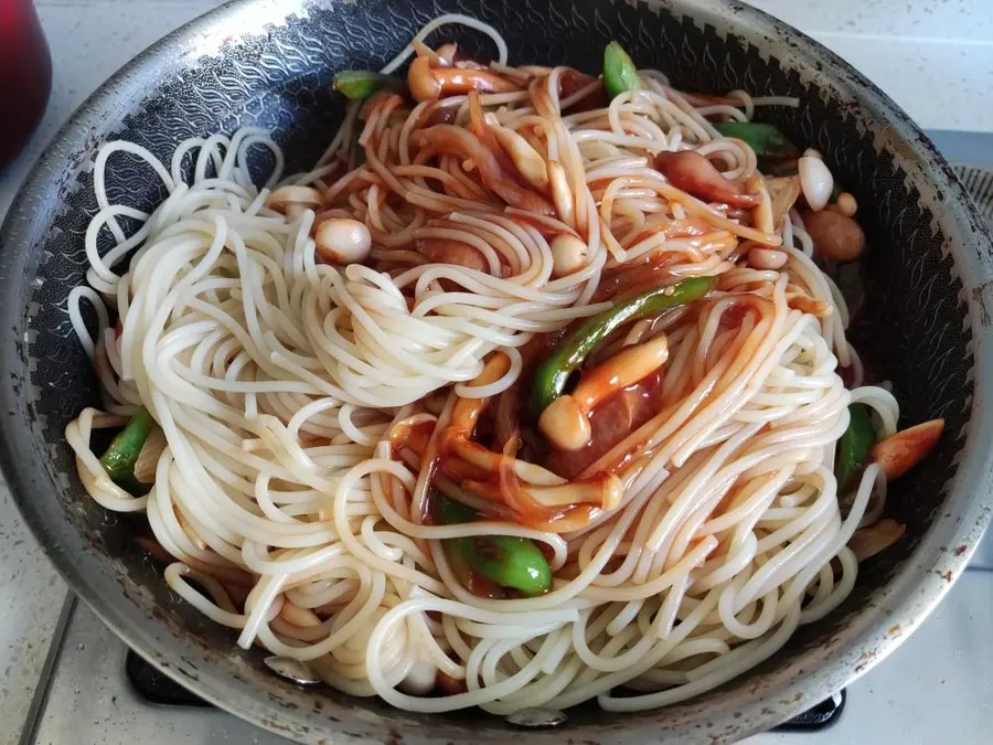 Late-night canteen with Neapolitan pasta step 0