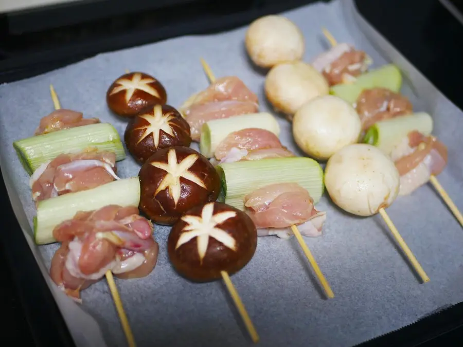 Late-night cafeteria|Japanese-style salt-grilled chicken and green onion skewers step 0