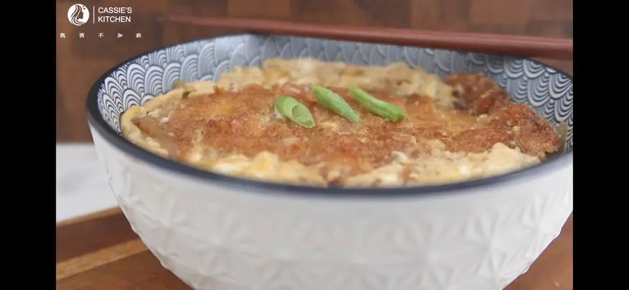 Japanese style tonkatsu rice (late-night cafeteria fried pork cutlet slide egg) step 0