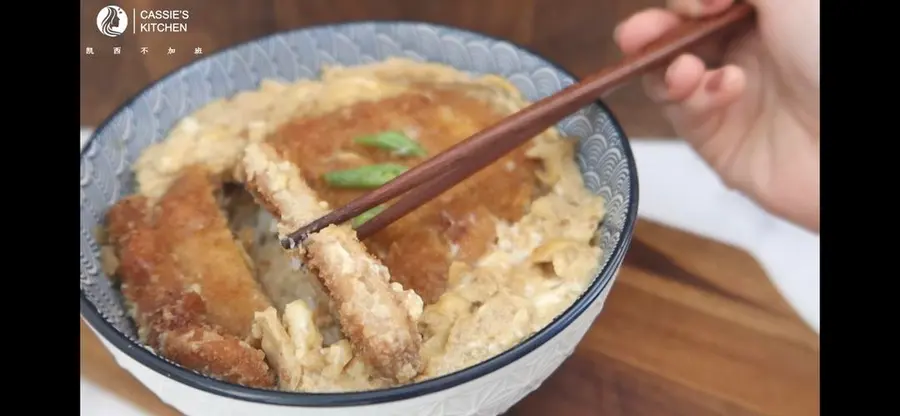 Japanese style tonkatsu rice (late-night cafeteria fried pork cutlet slide egg) step 0