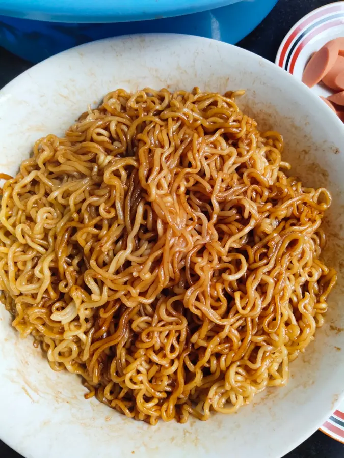 Late-night cafeteria stir-fried instant noodles step 0