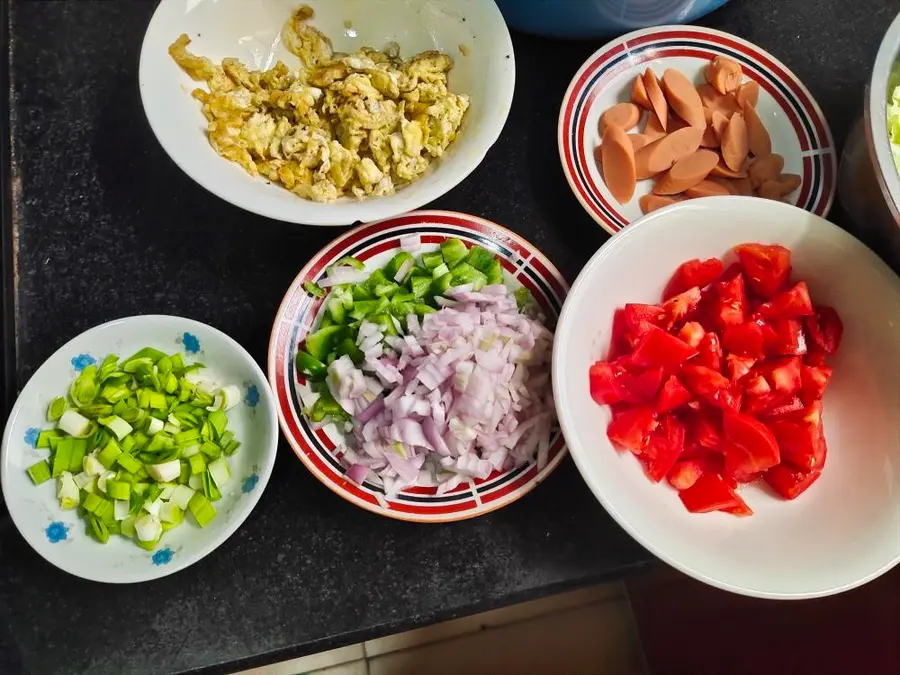 Late-night cafeteria stir-fried instant noodles step 0