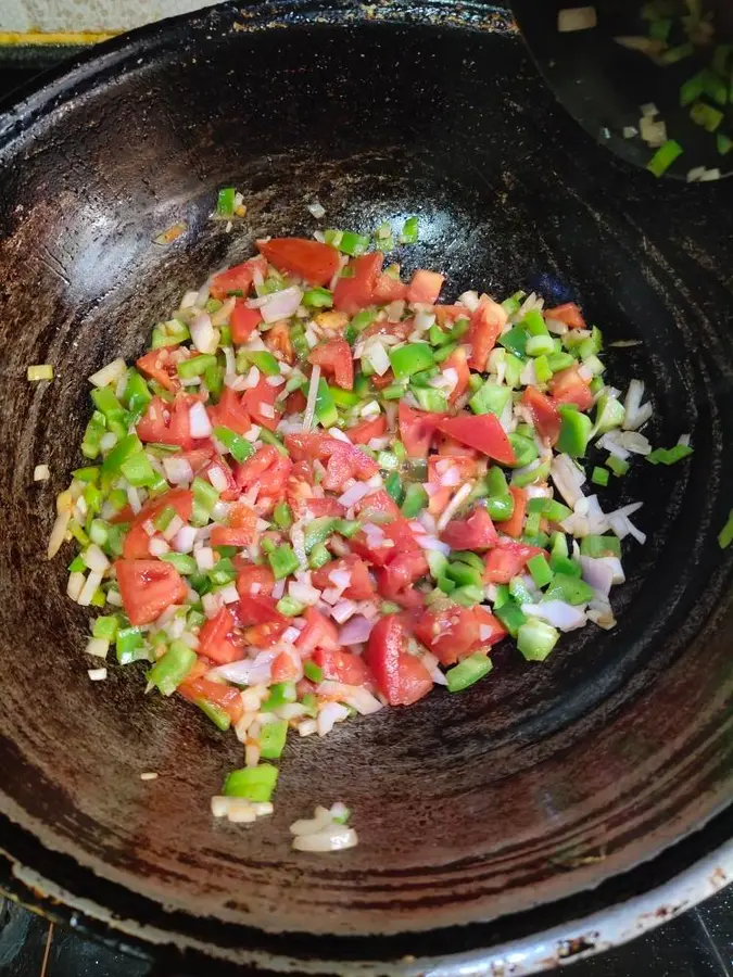 Late-night cafeteria stir-fried instant noodles step 0