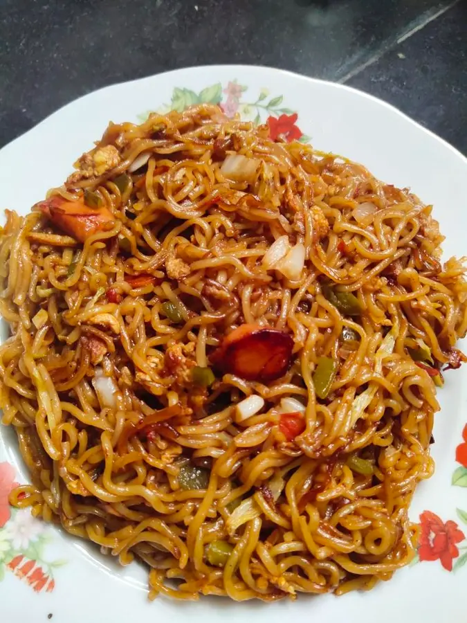 Late-night cafeteria stir-fried instant noodles step 0