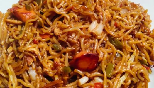 Late-night cafeteria stir-fried instant noodles