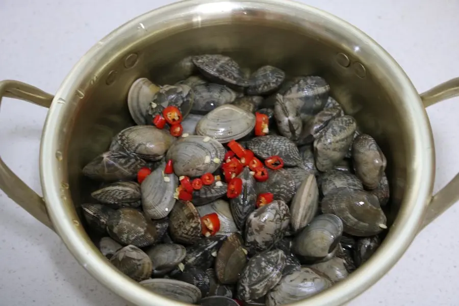 Steamed clams with wine from 