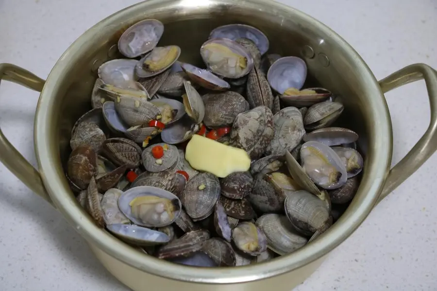 Steamed clams with wine from 