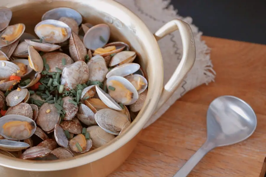 Steamed clams with wine from 