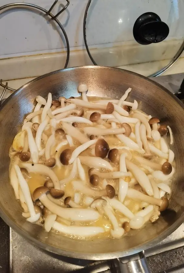 Butter mushrooms (late-night canteen version) step 0