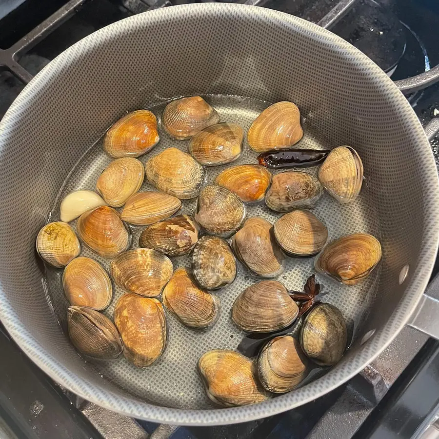 Late-night cafeteria S2E3 Steamed clams with wine step 0