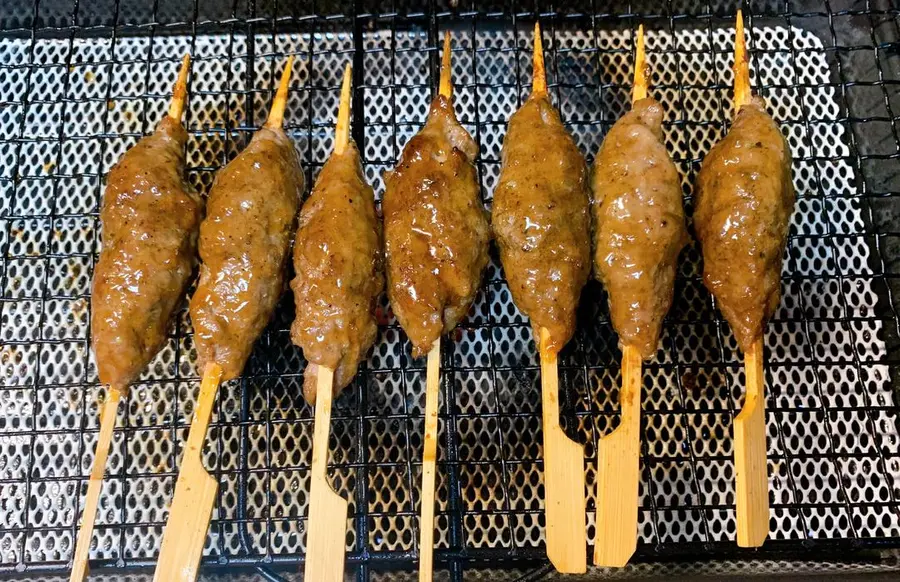 Grilled beef balls skewers at a late-night cafeteria step 0