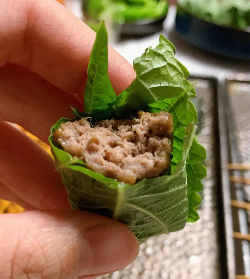 Grilled beef balls skewers at a late-night cafeteria step 0