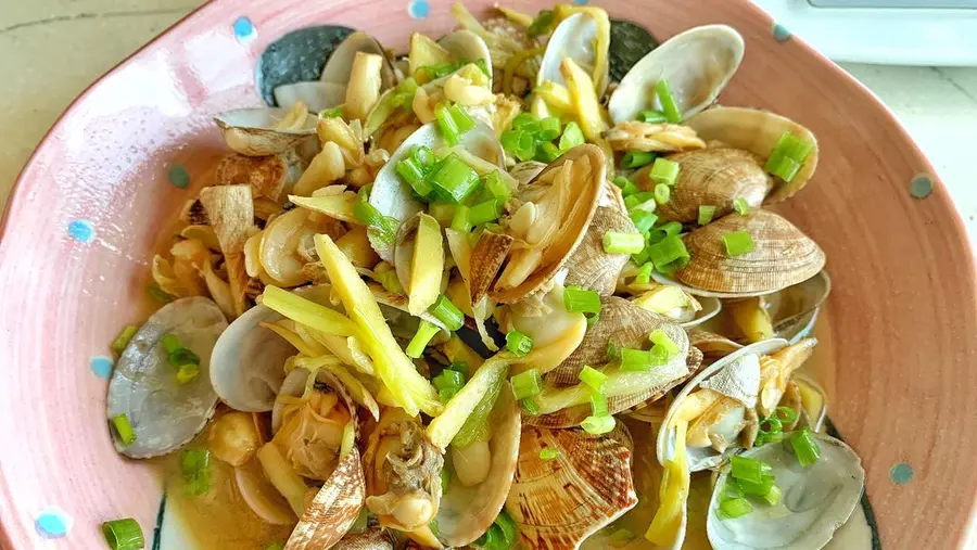 Wine-steamed clams in the late-night cafeteria Xiaomei